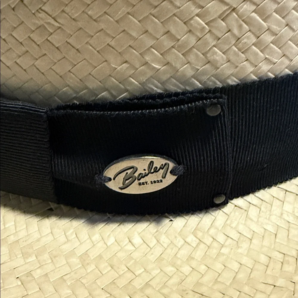 Bailey’s of Hollywood  Beige Straw Fedora Hat with Black Band - Picture 2 of 6